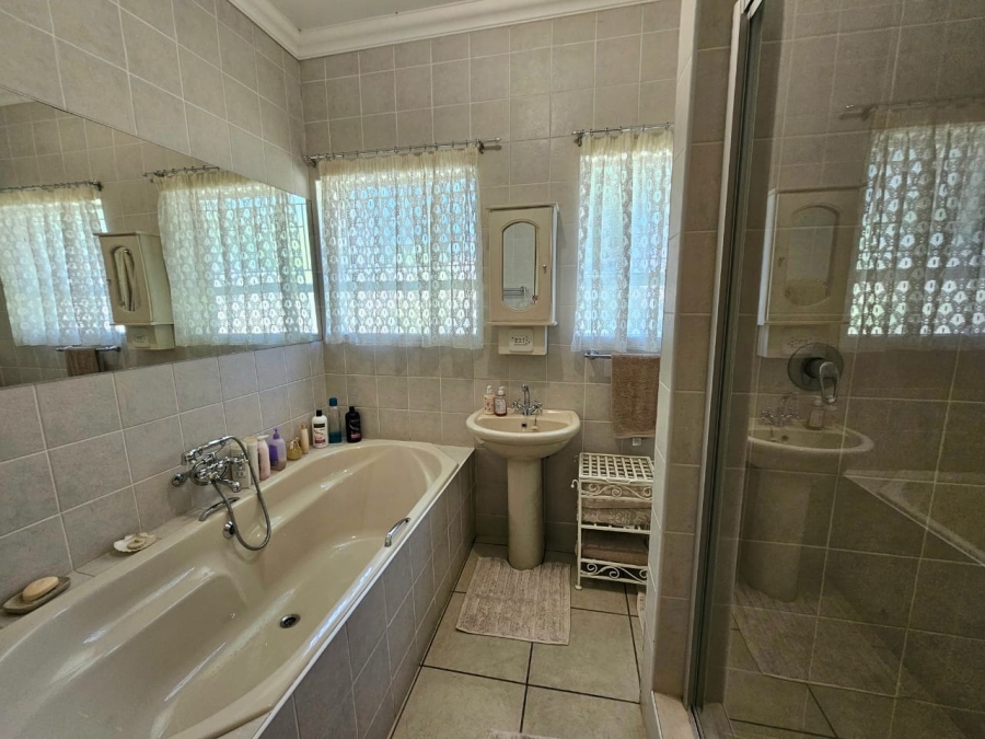 6 Bedroom Property for Sale in Grimbeeck Park North West